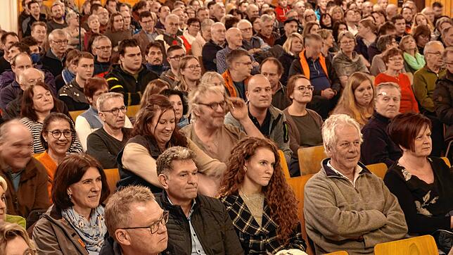 Großes Interesse: Rund 500 Personen besuchten die Bewerbervorstellung am Montag in der Hotzenwaldhalle.