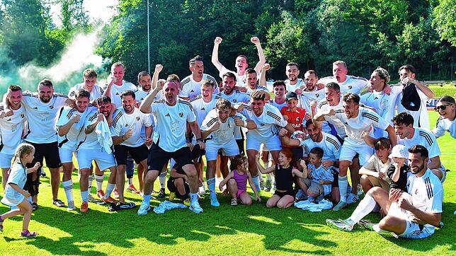 Laufenburger Jungs: Der SV 08 Laufenburg besiegte am Sonntag den 1. SV Mörsch mit 2:1 und steigt zum vierten Mal in seiner Geschichte ...