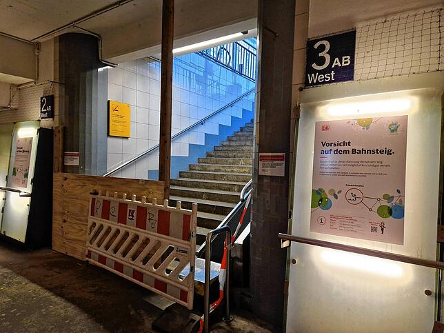 Baustelle seit über einem Jahr: Der Häfler Stadtbahnhof wird für 15 Millionen Euro aufwendig saniert. Für Bahnreisende sind damit ...