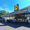 Still und verwaist ruht der Markdorfer Lidl im Sonnenlicht: Der Discounter am Schießstattweg wurde auf unbestimmte Zeit geschlossen.