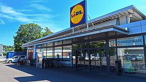 Still und verwaist ruht der Markdorfer Lidl im Sonnenlicht: Der Discounter am Schießstattweg wurde auf unbestimmte Zeit geschlossen.