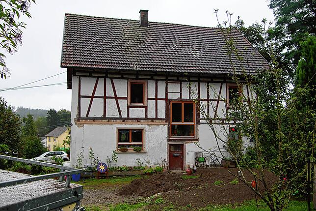 Das alte Wohnhaus auf Hof Berenberg war 20 Jahre lang unbewohnt. Inzwischen hat es Familie Hahn wieder bewohnbar gemacht und ist dort ...