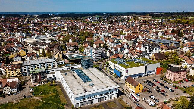 Das ehemalige Einkaufszentrum Rössle (vorne im Bild) war bisher nicht im Förderrahmen des Sanierungsgebiets enthalten. Das soll sich ändern.