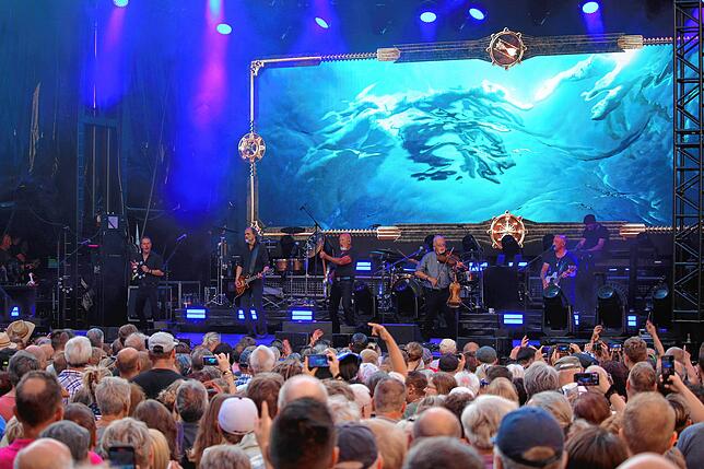 Bild 23: Santiano rocken auf dem Schlossplatz (Teil 2)
