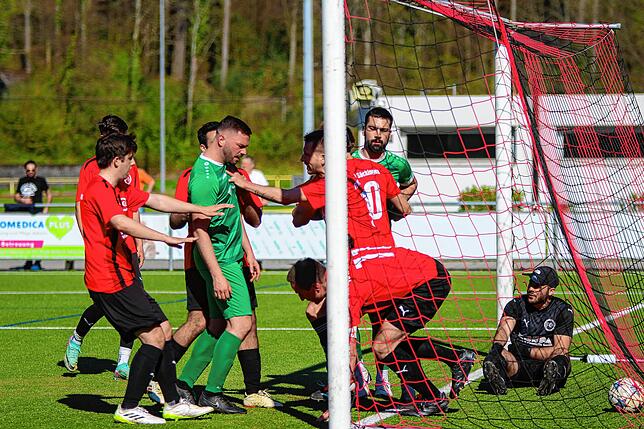 Bild 4: FC 08 Bad Säckingen besiegt den SV Rheintal mit 5:3 – und wir haben Fotos!