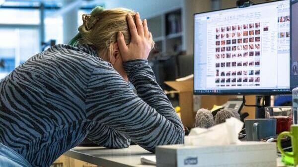 Stress im Job und im Privatleben sorgt für ein hormonelles Ungleichgewicht.