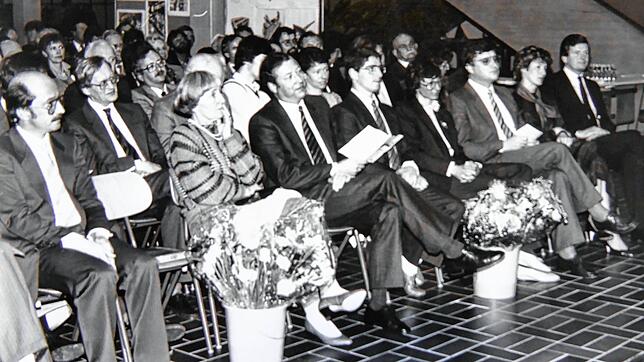 Dieter Alber (links) bei seiner Einführung ins Amt als Schulleiter des Martin-Heidegger-Gymnasiums im März 1984 und der gleichzeitigen ...