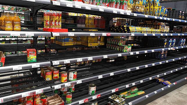 Besonders Nudeln und Tomatensaucen sind stark nachgefragt. Bei Schmidts Markt in Bad Säckingen kommen die Mitarbeiter teilweise nicht ...