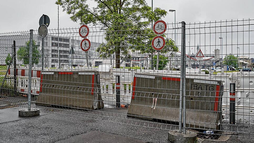 Diesen Anblick kannten wir bislang nur von der anderen Seite: Der Grenzzaun zwischen Konstanz und Kreuzlingen, hier einmal von Süden ...