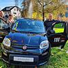 Freuen sich auf das 24. Weihnachtsgewinnspiel (von links): Fabian Tiefert (Geschäftsführer Autohaus Tiefert), Zara Tiefert-Reckermann ...