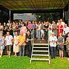 Beim Sommerfest der Firmengruppe Pajunk können zahlreiche Mitarbeiter für langjährige Zugehörigkeit geehrt werden. Geschäftsführerin ...