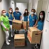 Die Umzugskisten sind vorbereitet: Janine Räder (l.) von der Praxis Dr. Daniel Schlittenhardt und das Team von Dr. Annette Fenske (3. ...