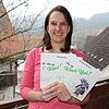 Auf dem Balkon in der Hängematte kamen ihr die besten Ideen. Sandra Schanz hat hier in Schwaningen ein Kinderbuch geschrieben &ndash; ...