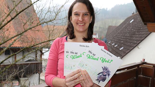 Auf dem Balkon in der Hängematte kamen ihr die besten Ideen. Sandra Schanz hat hier in Schwaningen ein Kinderbuch geschrieben &ndash; ...