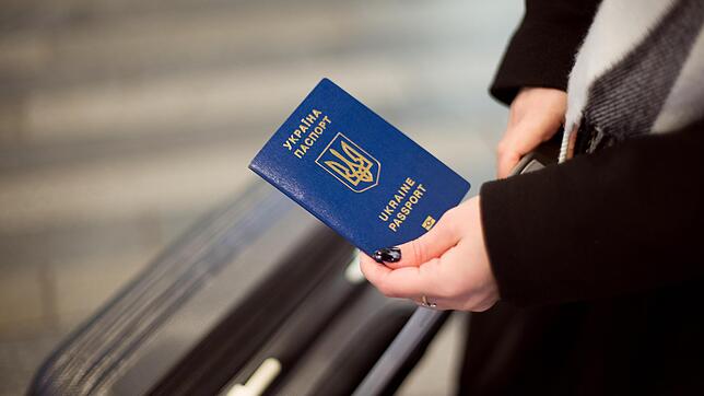 Soll Bürgergeld in die Ukraine überwiesen werden? Eine Behauptung im Faktencheck.