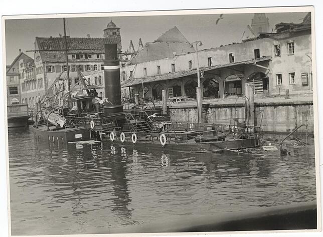 Der Salzstadel nach dem Angriff im April 1944. Nach Abbrucharbeiten bis 1972 wurde hier die Kreissparkasse und später das ...