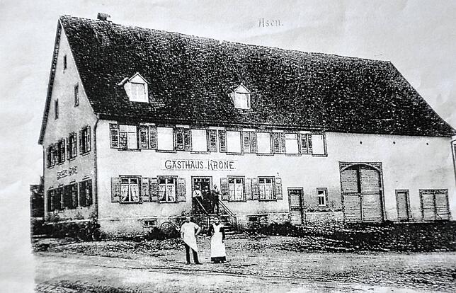 So sah das Gasthaus Krone an der Ostbaarstraße einmal aus. Ende des Zweiten Weltkrieges brannte das Anwesen durch Feindbeschuss nieder. ...