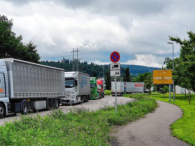 Für Verkehrsteilnehmer am Hochrhein kein ungewöhnlicher Anblick: Stau zwischen Tiengen und Waldshut (Archivbild).