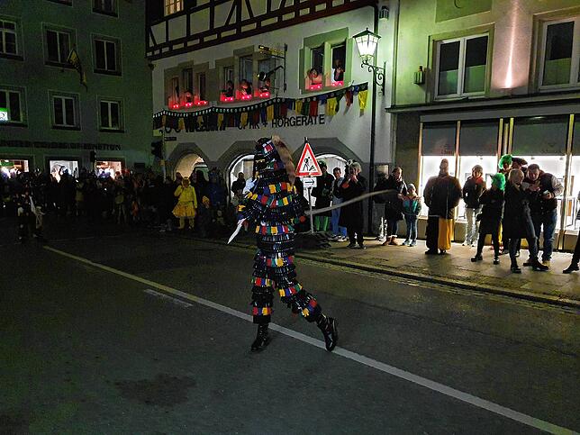 Bild 10: Spontan-Hänselejuck sorgt für besondere Moment am Fastnachtssamstag: Rund 400 Besucher in der Stadt