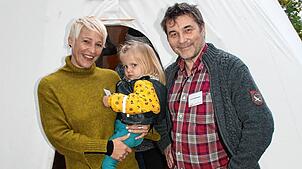 Endlich ist es geschafft. Der neue Waldkindergarten in Hausen vor Wald kann sich sehen lassen. Initiatorin Christina Meckes (Vorsitzende ...
