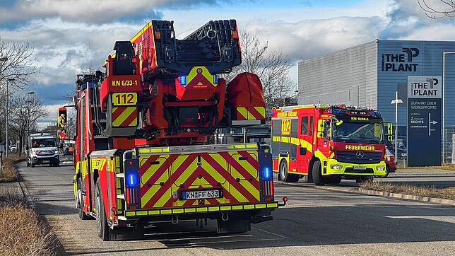 (Symbolbild) Die Feuerwehr Konstanz bei einem Einsatz in der Byk-Gulden-Straße Ende Januar 2025.