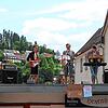Auf dem Dach des Hexenstüble hat die Band Hannans 5 ihren ersten Auftritt. Am Samstag erfreuen Johannes Fleischmann, Sebastian Kaiser ...