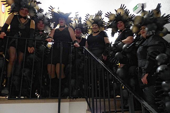 Bild 3: Wiiberfasnet 2025: Die besten Bilder der Hü-Ri-Frauen in Hürrlingen – Ein aufregendes Spektakel!