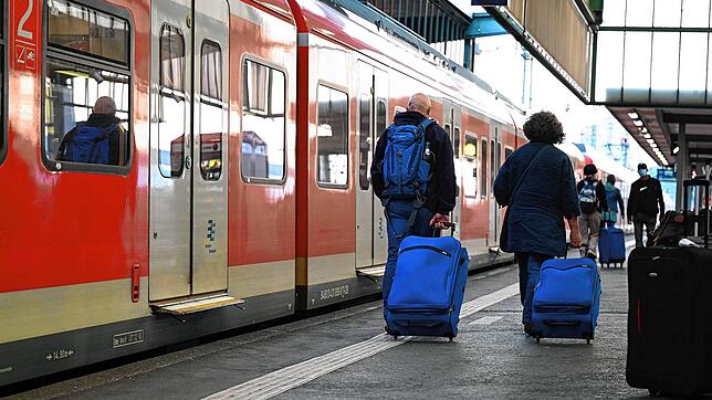 Am Stuttgarter Hauptbahnhof (hier ein Archivbild aus dem Jahr 2021) ist es am Sonntag zu einem tödlichen Unfall gekommen