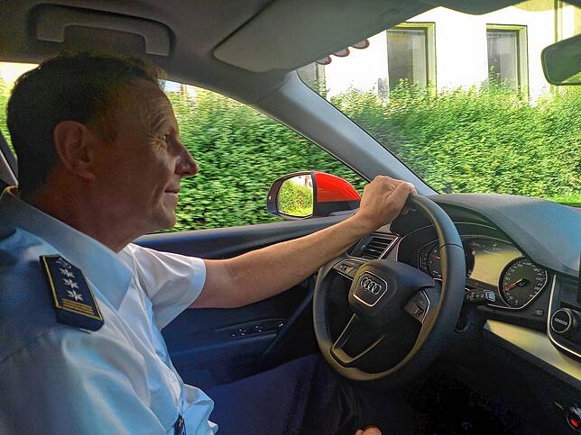 Gerd Wimmer am Steuer des Kommandowagens.