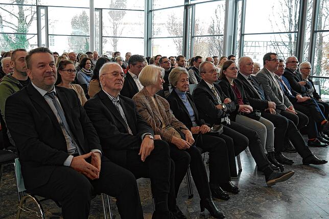 Beim Neujahrsempfang in Oberteuringen in der ersten Reihe (von links): Bürgermeister Ralf Meßmer, Bürgermeister a.D. Karl-Heinz Beck, ...
