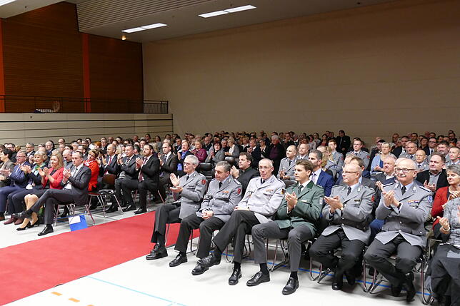 Mehr als 300 Gäste wohnten in der Alemannenhalle dem ersten kulturellen Highlight des Jahres bei.