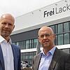 Die Geschäftsführer Rainer (links) und Hans-Peter Frei vor dem neuen Gebäude auf dem Firmenareal in Döggingen. Hier befinden sich die ...