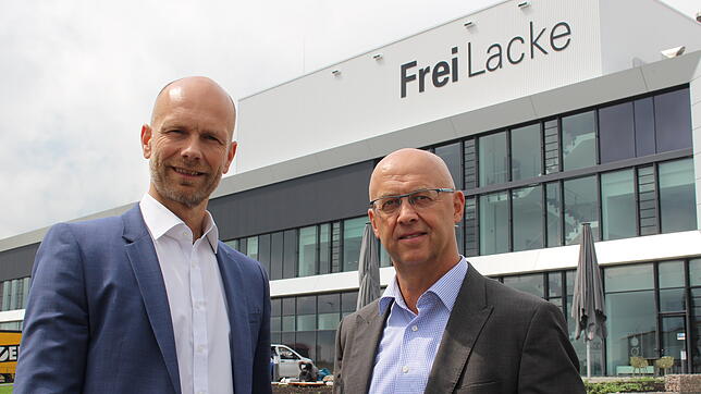 Die Geschäftsführer Rainer (links) und Hans-Peter Frei vor dem neuen Gebäude auf dem Firmenareal in Döggingen. Hier befinden sich die ...
