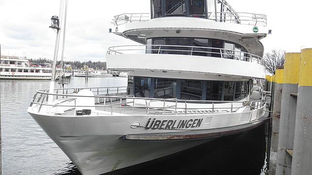 Auf dem Motorschiff &bdquo;Überlingen&ldquo; stellen die Vereinigten Schifffahrtsunternehmen für den Bodensee ihre Pläne für die Saison vor.