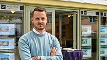 Dion Koler, stellvertretender Geschäftsstellenleiter bei von Poll Immobilien auf der Überlinger Hofstatt. Wohnungskäufe am Bodensee sind ...