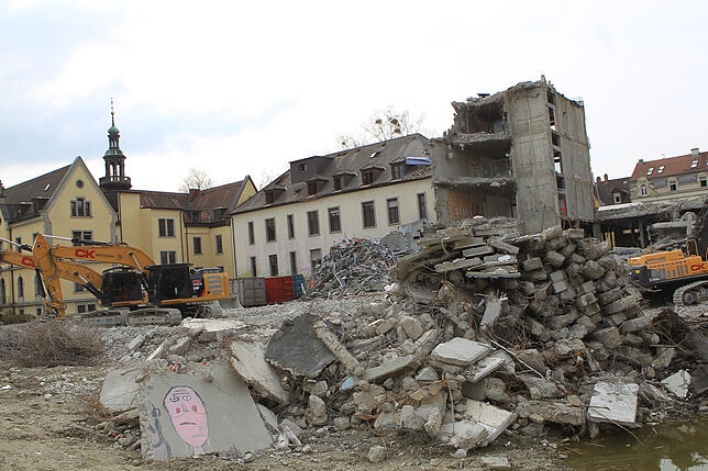 Bild 12: Chronologie eines Abrisses: Wir haben den Rückbau des Vincentius-Krankenhauses in Bildern und Videos begleitet