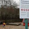 Kein Katzen-, sondern ein Hundeklo: der Sandkasten des Spielplatzes am Leopold-Messmer-Weg.