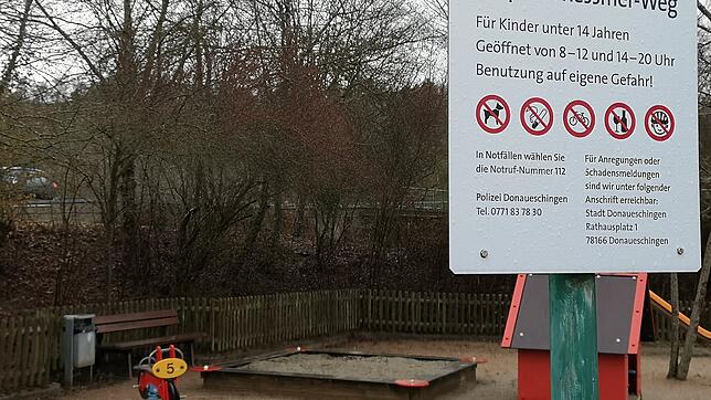 Kein Katzen-, sondern ein Hundeklo: der Sandkasten des Spielplatzes am Leopold-Messmer-Weg.
