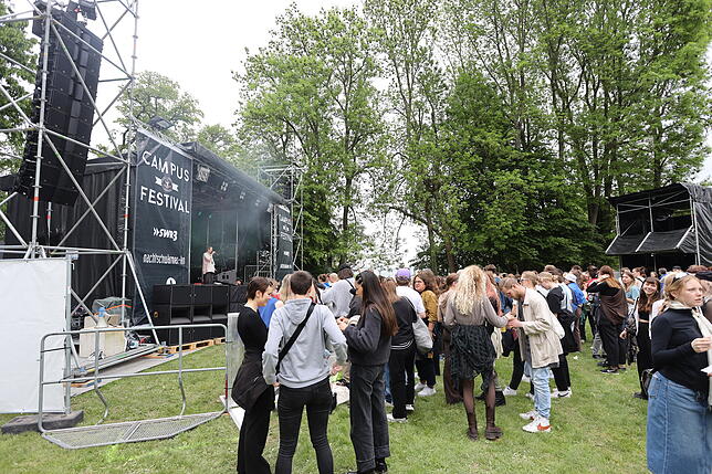 Bild 17: Zum Start des Campus-Festival kommen tausende Fans ins Bodenseestadion
