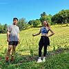 Winzer Severin Denzel und Clara Bach, beide Gründer der Hegau Solawi, zeigen den neuen, einen Hektar großen Weinberg am Friedinger ...