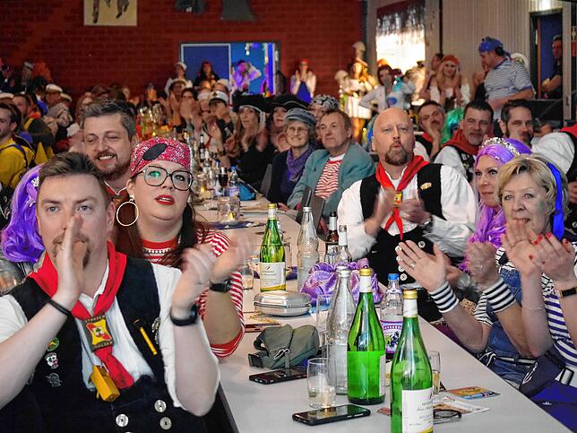 Bild 10: Hilzinger Narrenverein Pfiffikus bot Bühnenfasnacht vom Feinsten