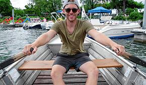 Felix Lang aus Horn ist der neue Pächter vom Bootsverleih Radolfzell. Für Touristen und Einheimische hält er Ruder- und Tretboote sowie ...