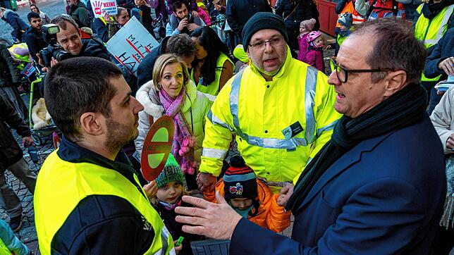 Im Januar 2020 haben Eltern gegen eine Kitagebühren-Erhöhung protestiert. Gebracht haben der Streik und die Diskussion von Srdjan ...