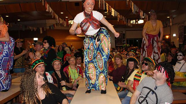 Mittendrin statt nur dabei beim Zunftball der Stegstrecker waren die "Big Mamas" der Nidler, die zu "Schüttel deinen Speck" von Peter ...