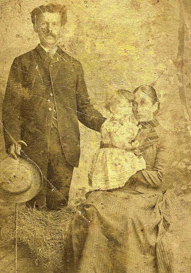 Familie Büche, aufgenommen 1889/90 vielleicht von Robert Spreng senior in Säckingen. Das Atelier-Arrangement ist kaum noch zu erkennen ...