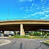 Direkt unter der Schänzlebrücke auf rechtsrheinischer Seite soll der Zentrale Omnibusbahnhof eingerichtet werden.