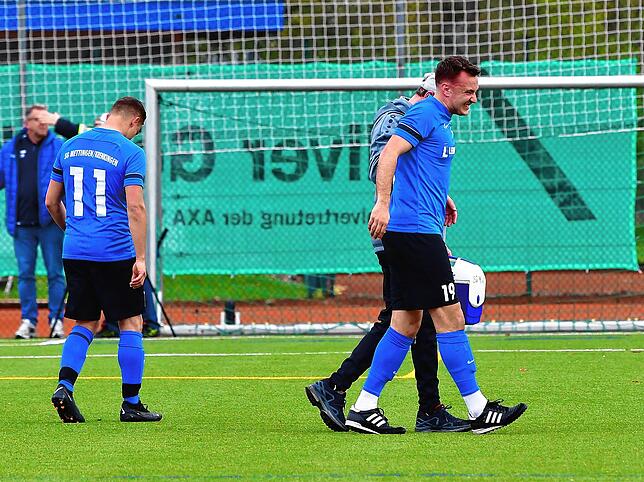 Verletzt vom Platz: Für Moritz Erne war die Partie beim VfB Waldshut schon nach 30 Minuten zu Ende. Der Stürmer der SG ...