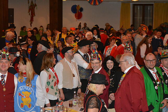 Bild 13: Dreckkübelgschwätz in Markdorf: Bilder der Akteure auf der Bühne