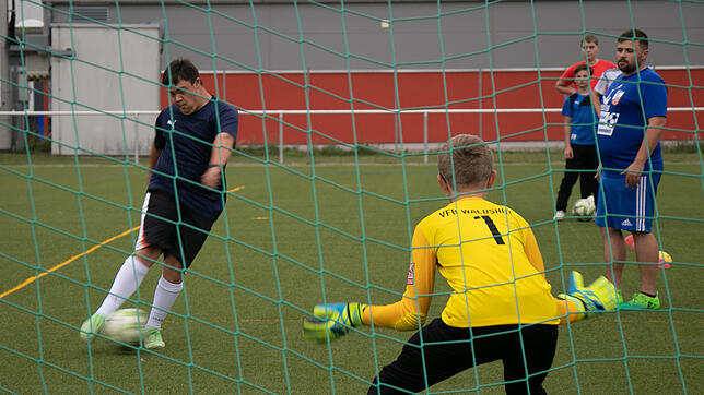 Aufgrund zu geringer Teilnahmen musste das Turnier für inklusiven Teams &bdquo;Fußball ohne Abseits&ldquo; beim Jugendturnier des VfB ...
