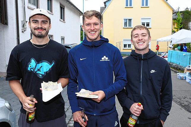 Bild 7: Frühschoppen und Flohmarkt locken die Besucher – so endet das Dingelsdorfer Herbstfest 2024
